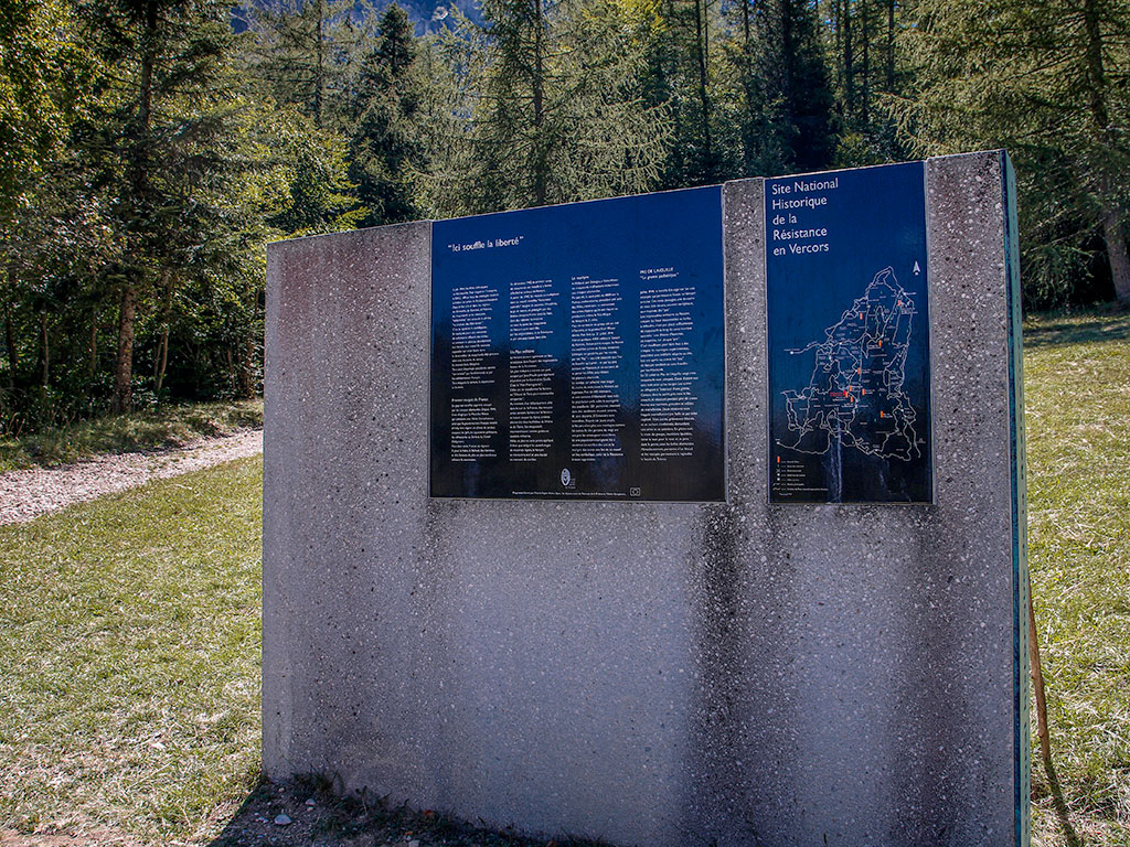 Mémorial sur la résistance au pied du pas de l'Aiguille en Isère