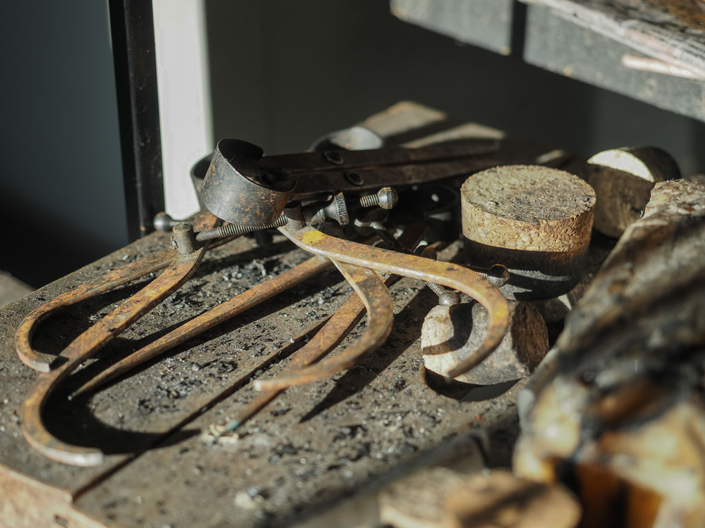 Détails d'outils de Julie Lefebvre, souffleuse de verre a Uzerche en Corrèze