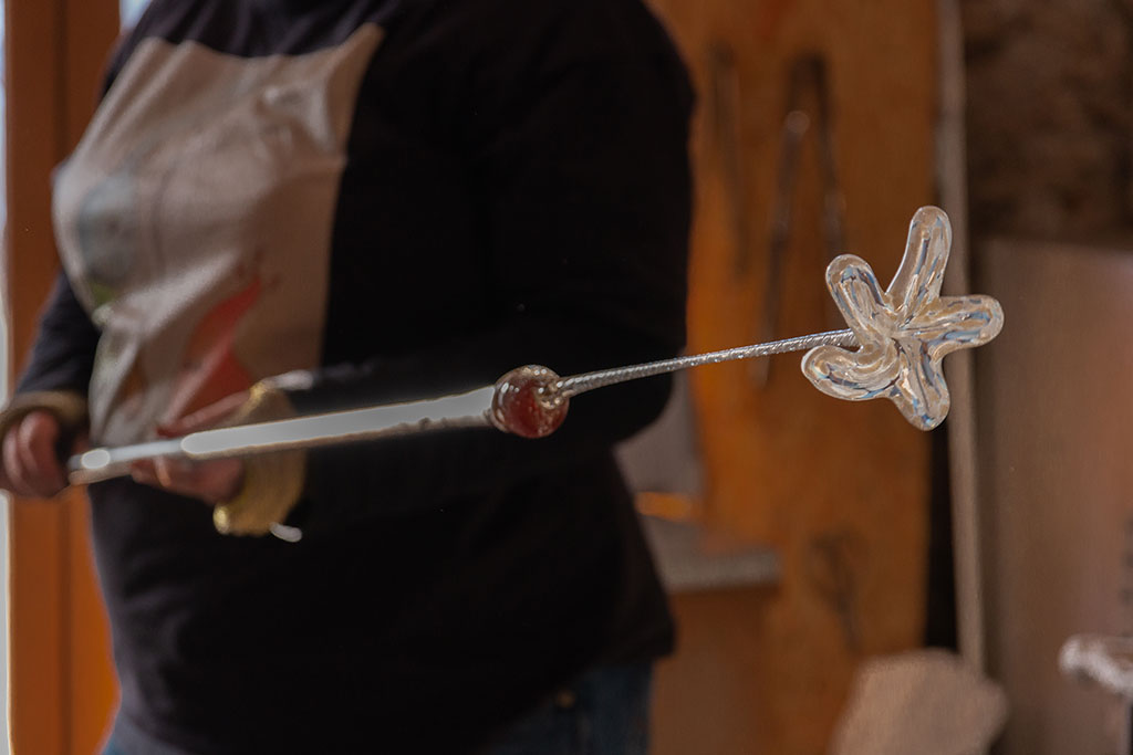 Etoile de verre de Julie Lefebvre, souffleuse de verre a Uzerche en Corrèze