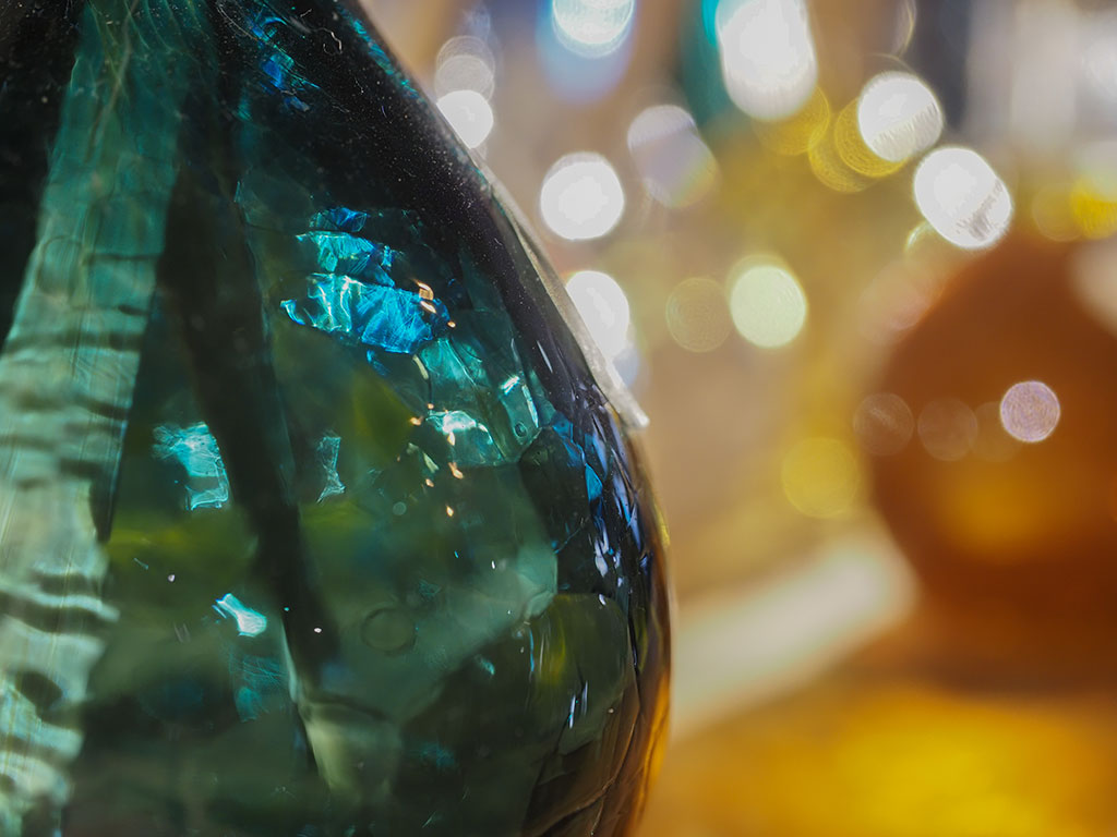 Vase vert, création de Julie Lefebvre, souffleuse de verre a Uzerche en Corrèze