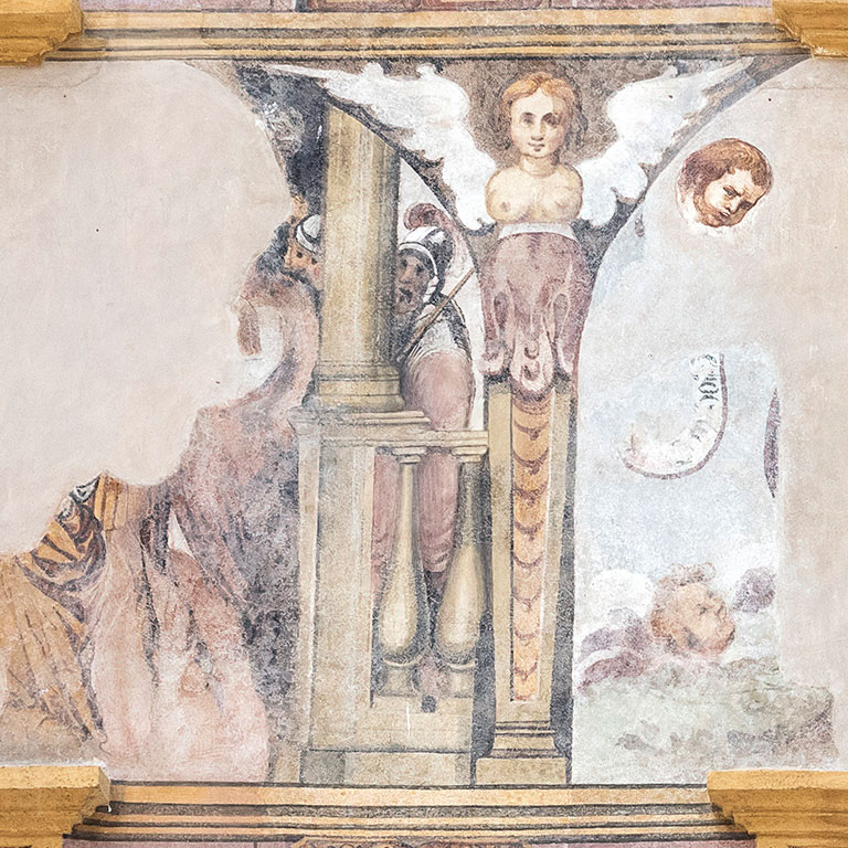 Détail façade ancien hôtel de ville rue Mestni trg à Sokfja Loka en Slovénie