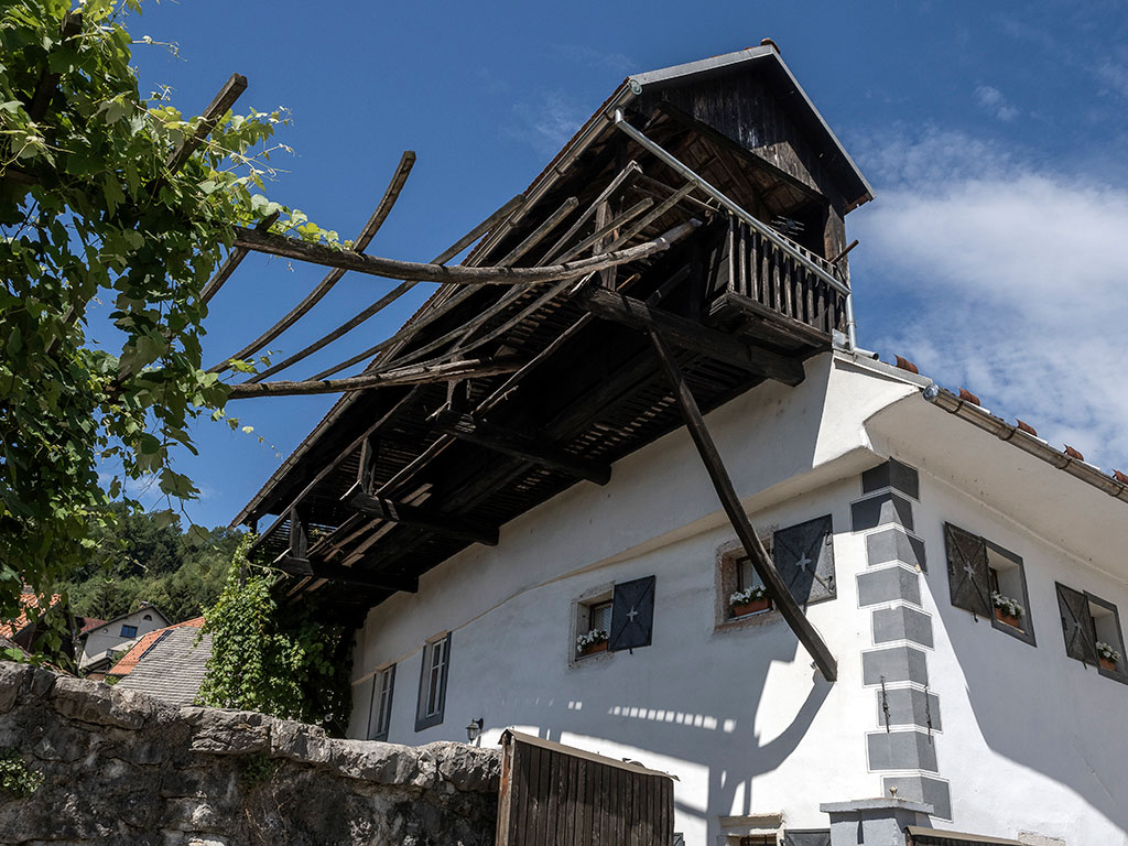 Rateau de la maison de Firbar à Sokfja Loka en Slovénie