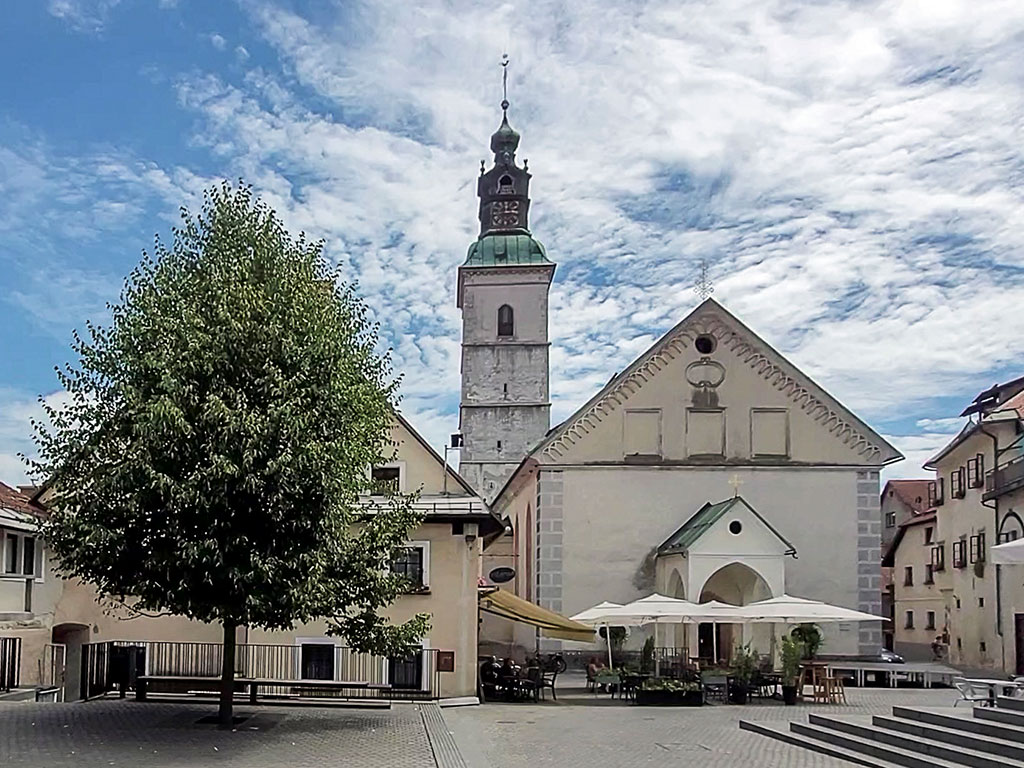 Eglise paroissiale Saint-Jacques à Sokfja Loka en Slovénie
