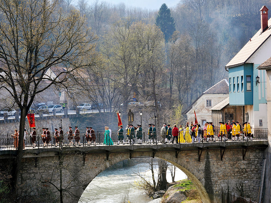 Spectacle de la Passion du Christ sur le pont des Capucins à Sokfja Loka en Slovénie