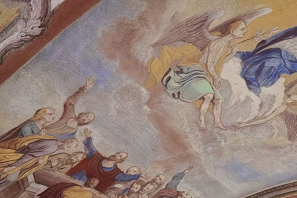 Détail d'une peinture au plafond d'une chapelle à Sokfja Loka en Slovénie