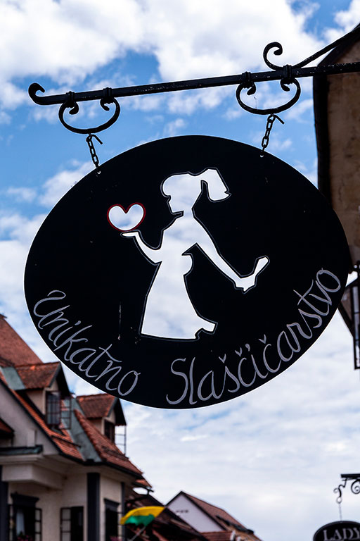 Enseigne de boutique ancienne