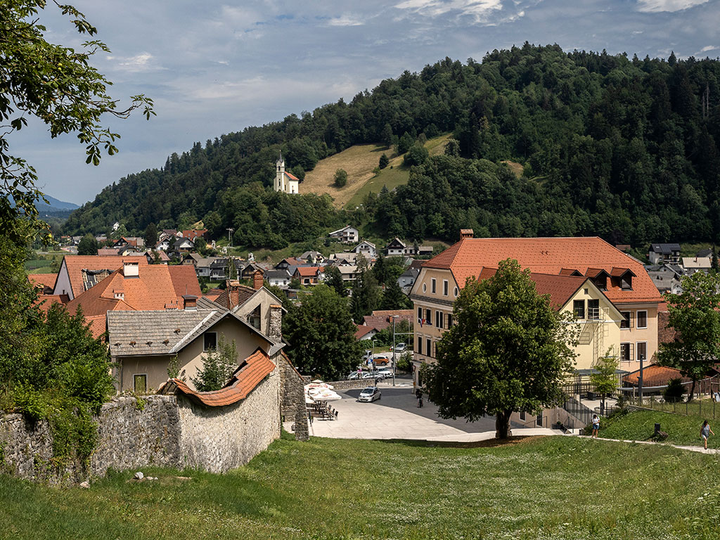 Vue générale de Sokfja Loka en Slovénie