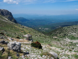 abri-montee-refuge-astraka-sentier-epirus-zagori-grece