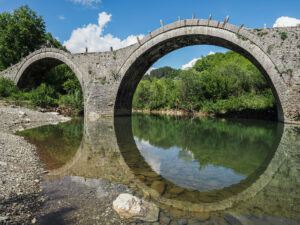 arches-pont-plakidas-zagori-sentier-epirus-grece