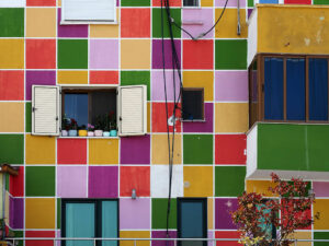 batiment-moderne-couleur-albanie