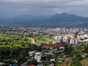 ciel-orage-lumiere-vue-ensemble-shkoder-albanie