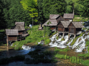 couple-cascades-moulins-bois-mlincici-plivsko-jajce-bosnie