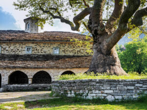 eglise-mikro-papigko-sentier-epirus-zagori-grece