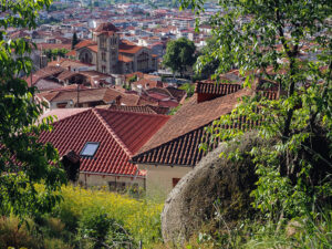 eglise-toits-maisons-kalambaka-grece