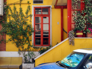 facade-couleurs-radio-bar-blloku-tirana-albanie