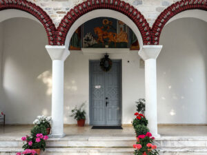 facade-eglise-village-pelion-golfe-pagasetique-grece