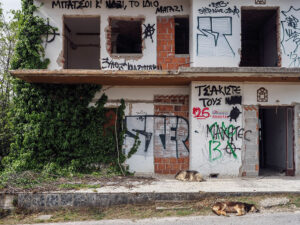 facade-immeuble-abandonne-portaria-pelion-grece