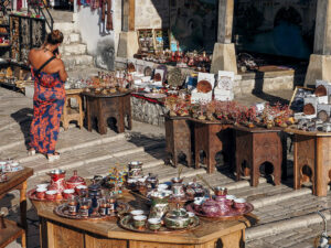 femme-objets-artisanat-mostar-bosnie