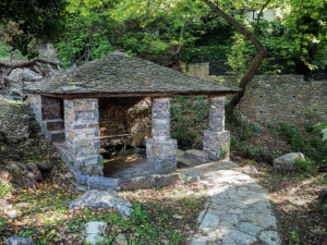 fontaine-sentier-milies-pelion-grece