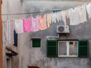 linge-sechoir-cour-labin-croatie
