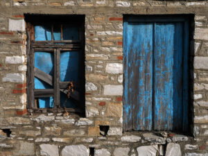 maison-pierre-volets-bleus-pelion-grece