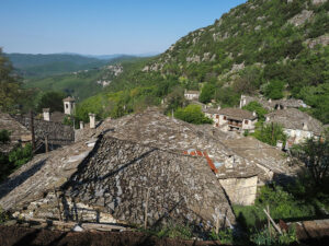maisons-toit-lauzes-kapesovo-sentier-epirus-zagori-grece