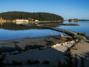 monastere-lagune-narta-ile-zvernec-albanie