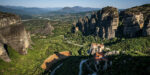 Vue aérienne des monastères des Météores en Grèce