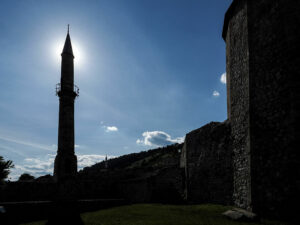 mosquee-ombre-chinoise-forteresse-travnik-bosnie