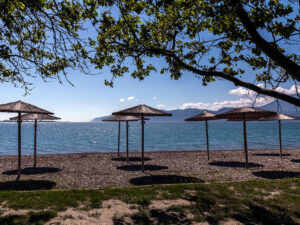 parasols-plage-kala-nera-pelion-grece
