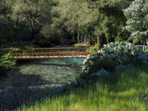 passerelle-site-oeil-bleu-delvine-sarande-albanie
