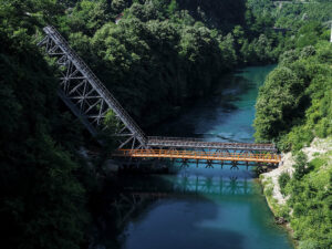 pont-brise-train-riviere-neretva-jablanica-bosnie