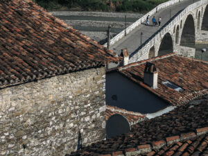 pont-gorica-toits-maisons-berat-albanie