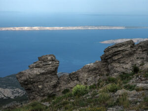 randonnee-vue-rochers-mer-adriatique-parc-velebit-croatie