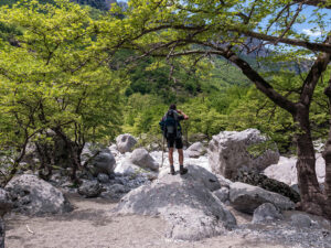 randonneur-gorges-vikos-sentier-epirus-grece