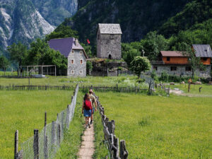 randonneurs-village-theth-albanie