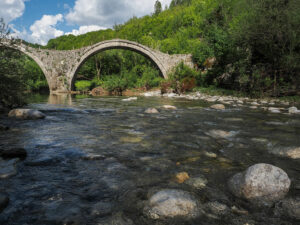 riviere-arches-pont-plakidas-zagori-sentier-epirus-grece
