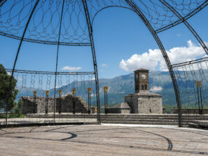 scene-festival-folklorique-chateau-gjirokaster-albanie