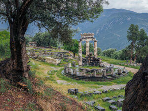 temple-athena-delphes-grece