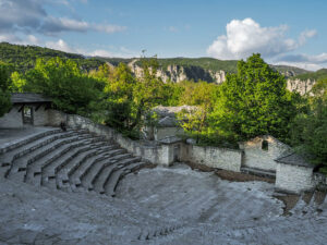 theatre-monodendri-sentier-epirus-zagori-grece