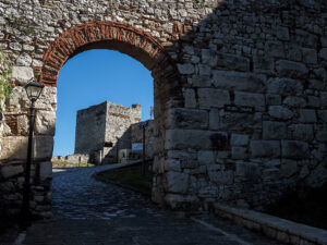 tour-entree-forteresse-berat-albanie