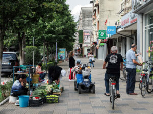 vendeur-promeneurs-marche-shkoder-albanie