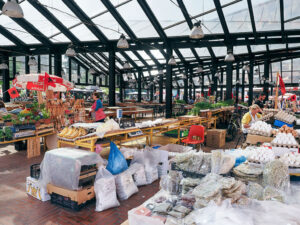 vendeuses-etals-marche-tirana-albanie