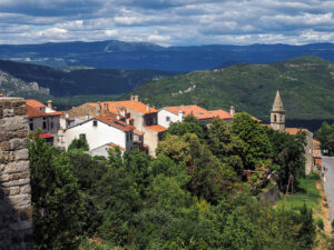 vue-ensemble-village-motovun-croatie