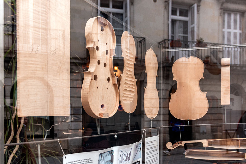 vitrine-boutique-luthier