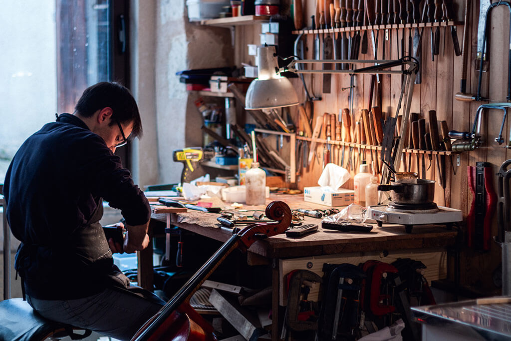 artisan-luthier-atelier-outils