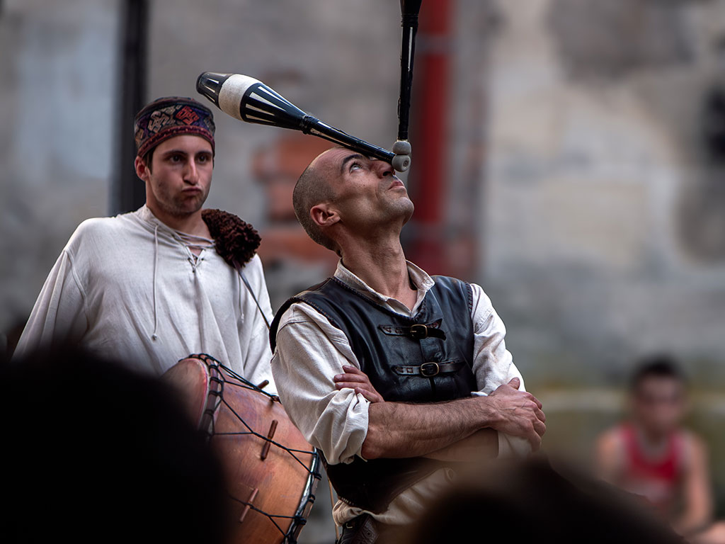 artiste-rue-jongleur-quille