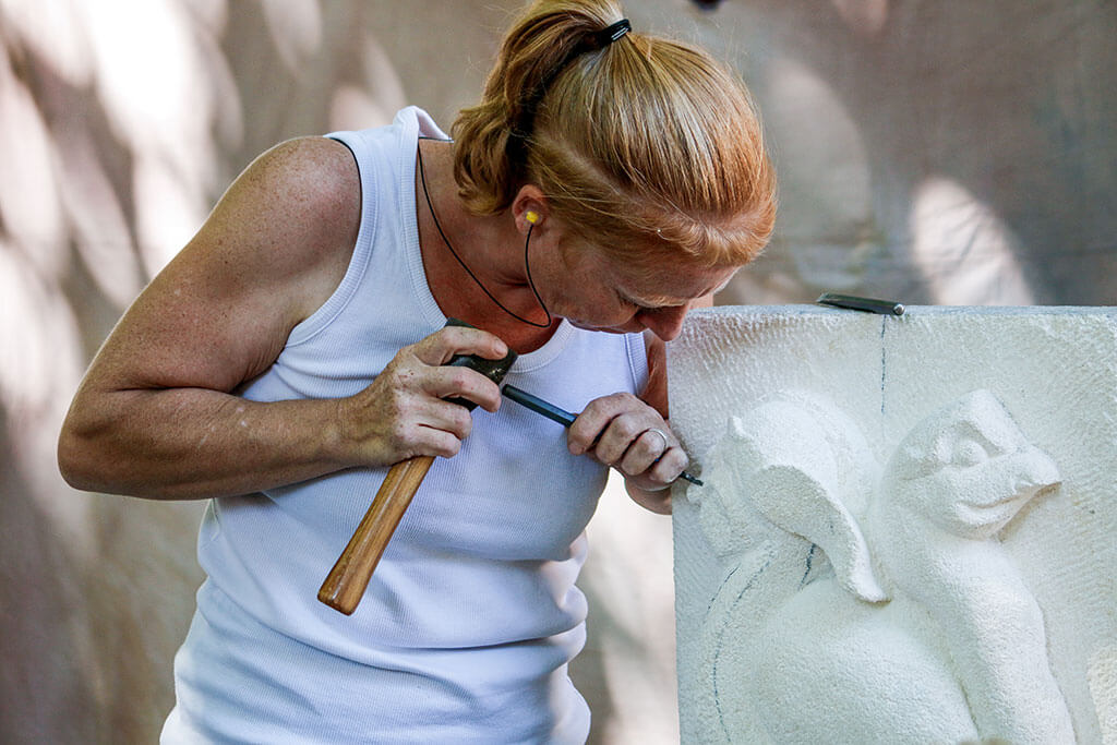 atiste-sculpteur-pierre-marteau