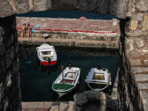 baigneuses-port-petrovac-montenegro
