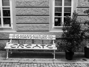 banc-arbre-message-rue-ljubljana-slovenie